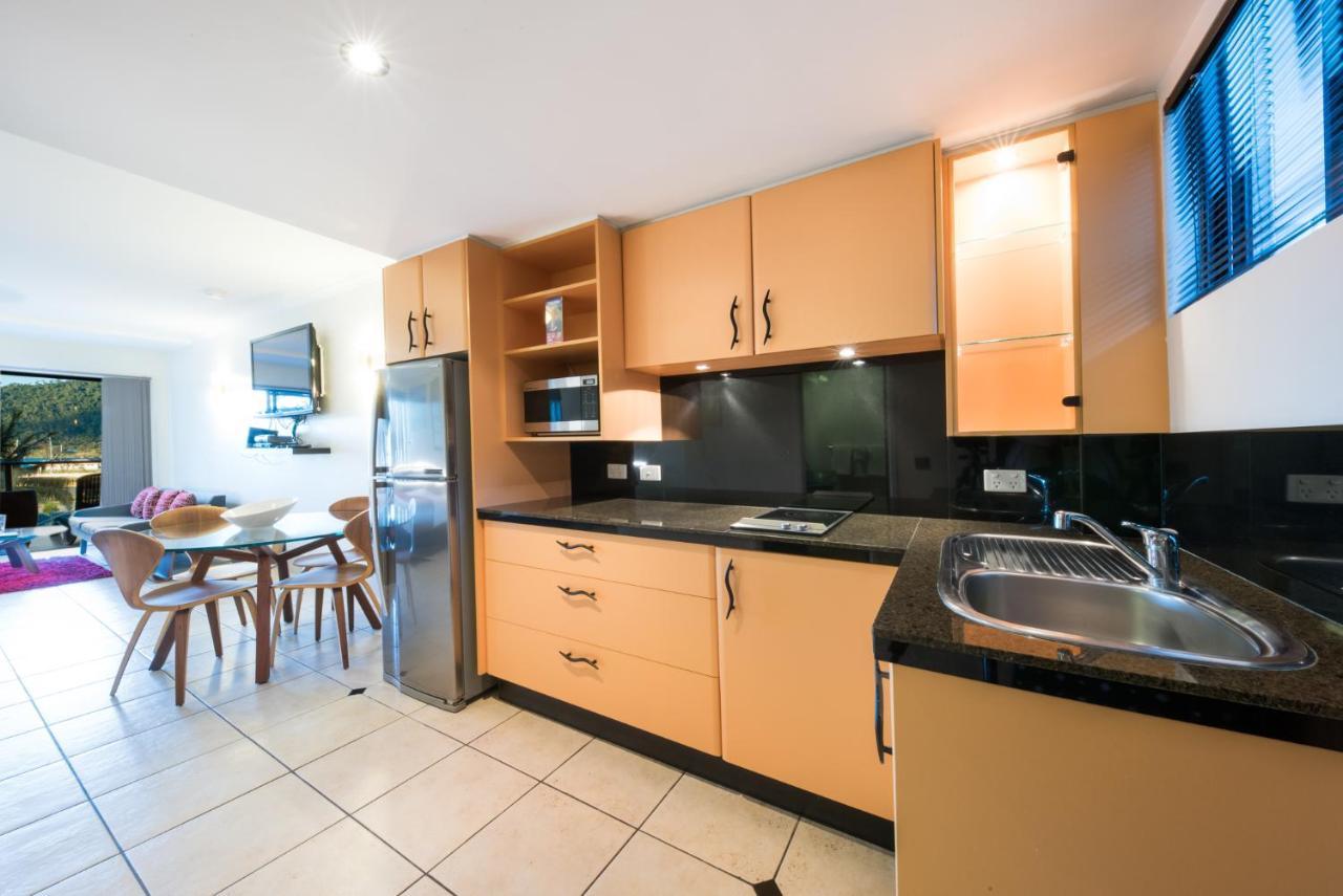 Aparthotel At Waterfront Whitsunday Retreat - Adults Only Airlie Beach Exterior foto