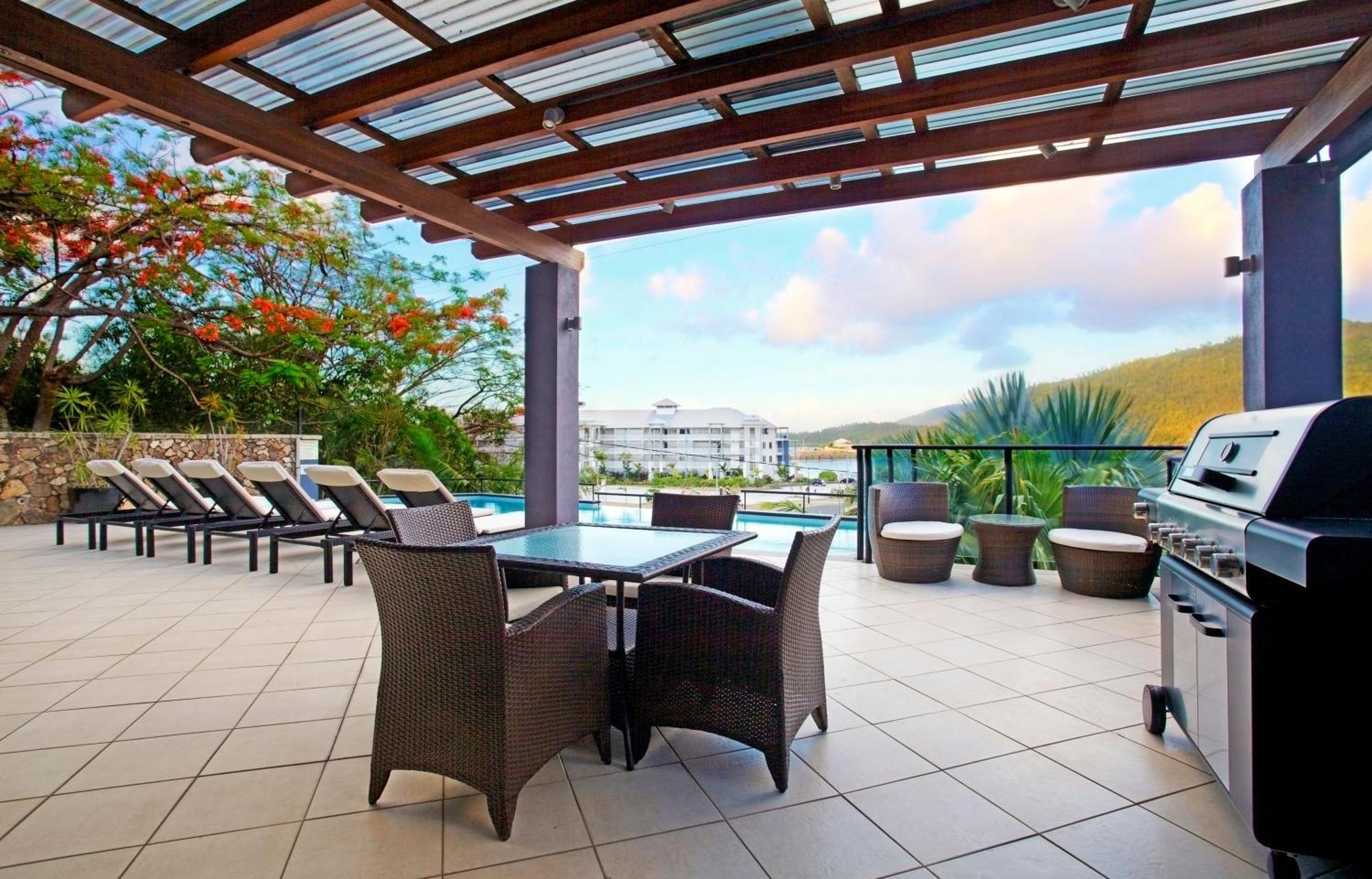 Aparthotel At Waterfront Whitsunday Retreat - Adults Only Airlie Beach Exterior foto