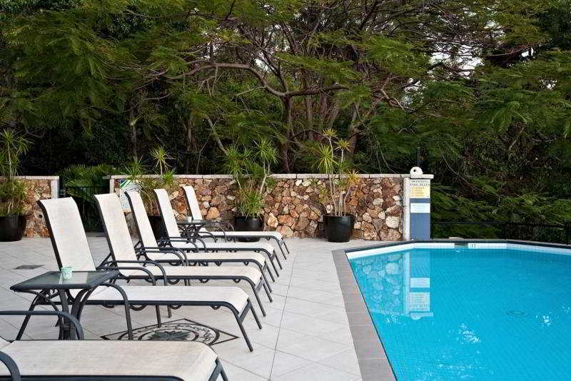 Aparthotel At Waterfront Whitsunday Retreat - Adults Only Airlie Beach Exterior foto