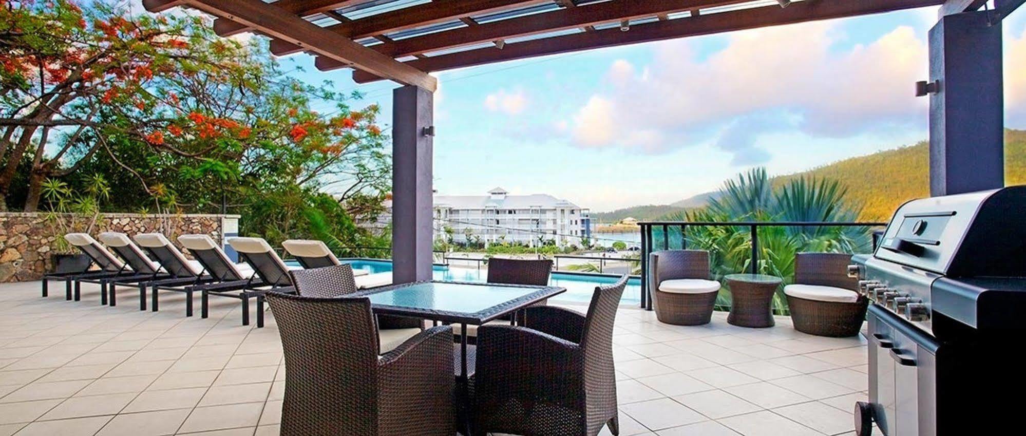 Aparthotel At Waterfront Whitsunday Retreat - Adults Only Airlie Beach Exterior foto